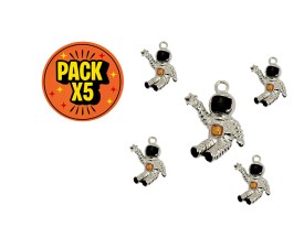 Dije Esmaltado Astronauta Plateado x 5 Unidades